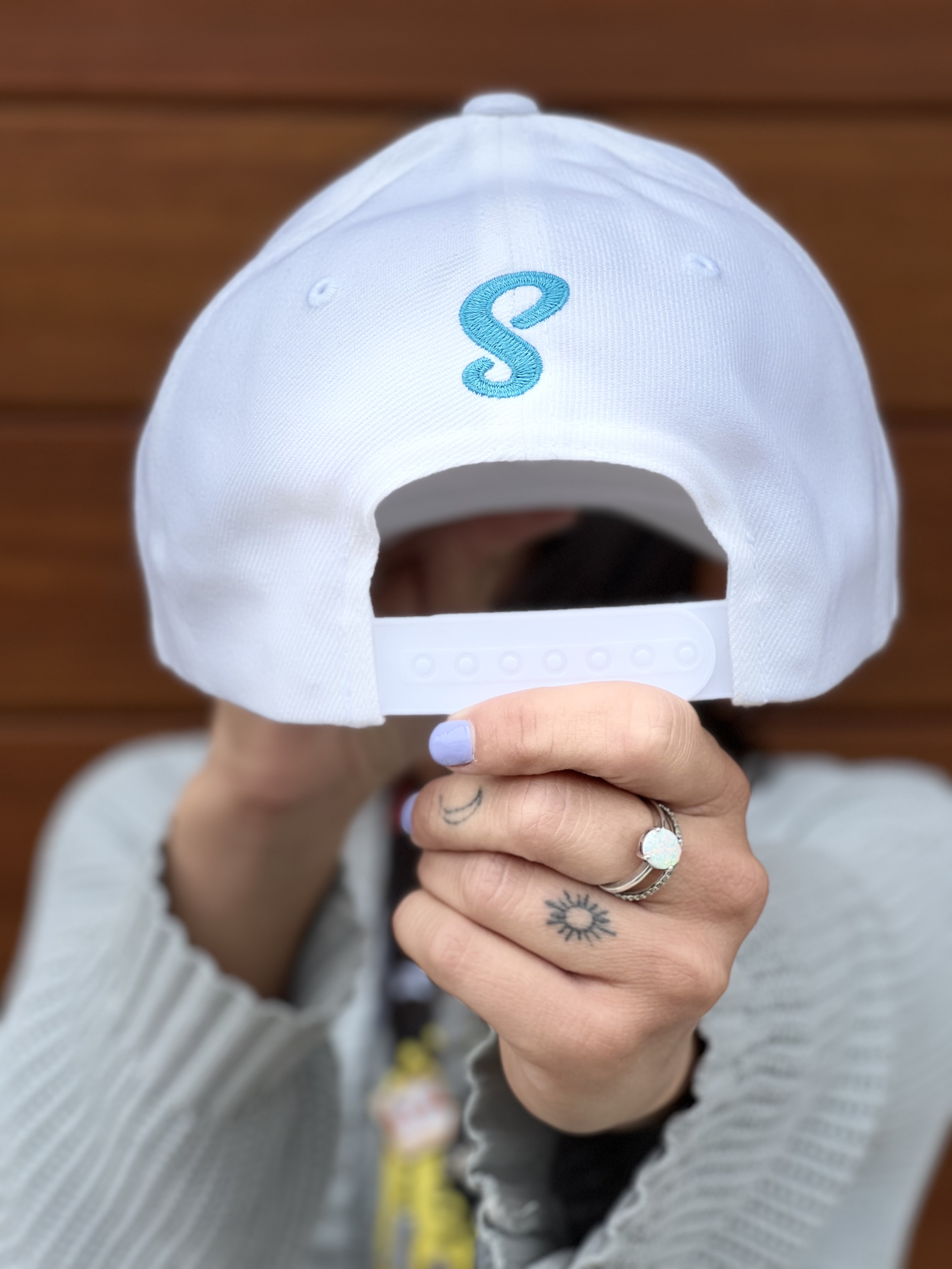CURVED BRIM - SNAP BACK HAT - WHITE